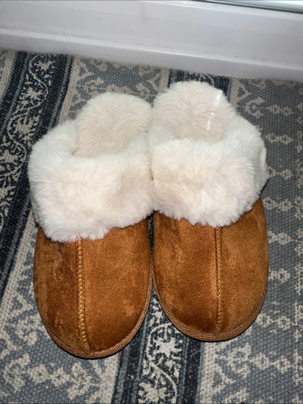 Cozy Faux-Shearling Slipper Clog in Chestnut and Cream
